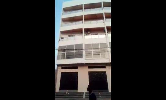 joli Appartement neuf sur la route à Keur Massar image 3