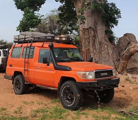 TOYOTA HZJ78 ANNEE 2013 180 000KMS image 4