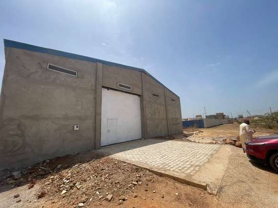 3 Hangars a Ndayane image 2
