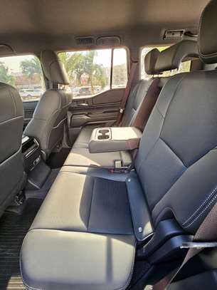 Location Toyota Land Cruiser 2024 image 10
