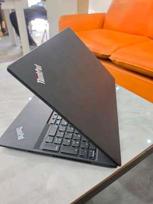 Lenovo T15 image 4