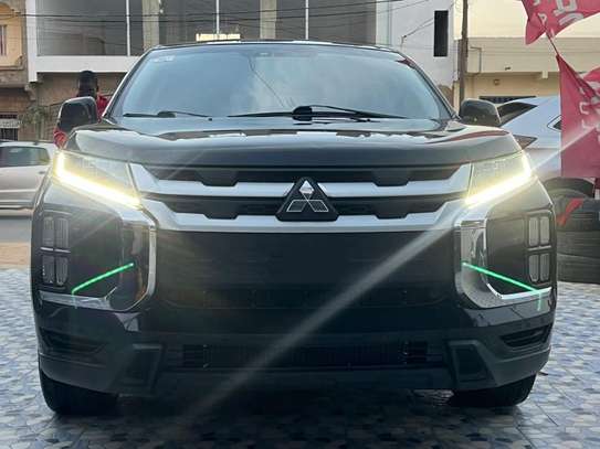 Mitsubishi OUTLANDER RVR image 2