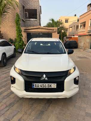 Mitsubishi L200 double cabine 2020 image 2