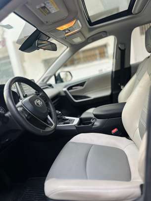 TOYOTA RAV4 XLE AWD 2021 image 7