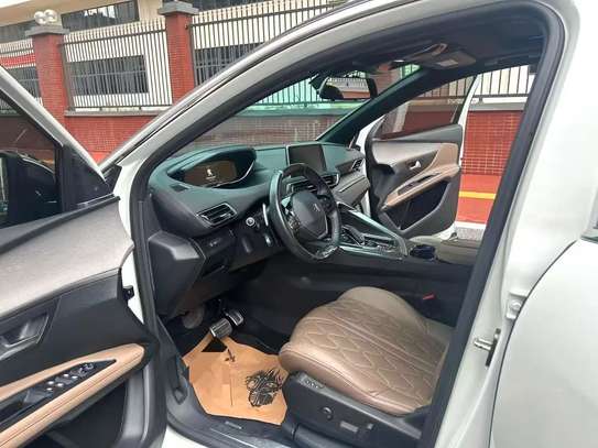 PEUGEOT 5008 image 7