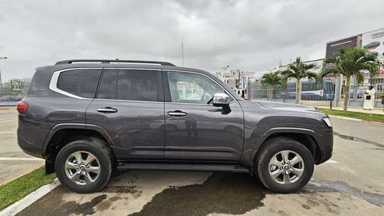 TOYOTA LAND CRUISER LC 300 2026 image 12
