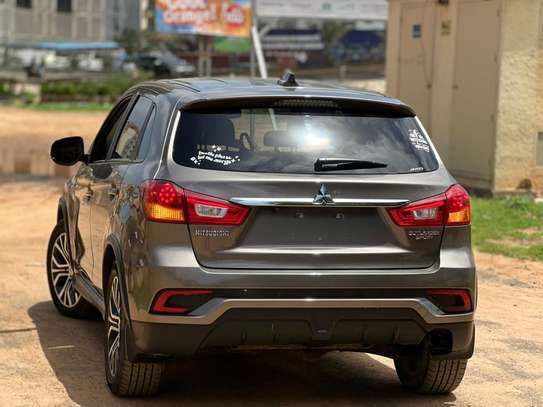 Mitsubishi outlander image 4