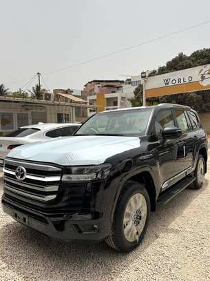 Toyota land cruiser LC300 image 13