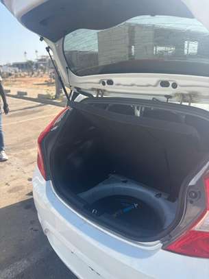 HYUNDAI ACCENT image 9