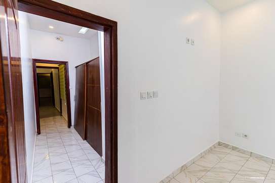 Appartement F6 mermoz image 4