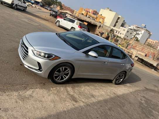 Hyundai élantra image 4