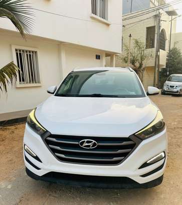 Je vends ma Hyundai Tucson 2016 automatique essence image 2