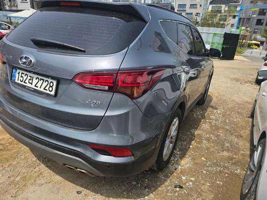 Hyundai Santa Fe 2018 SUV gris spacieux image 6