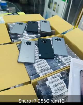 Sharp aquos r7 256go ram 12go 5g image 3