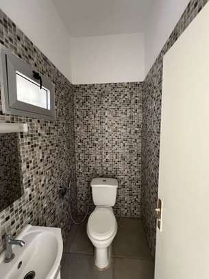 Villa R+1 à vendre au Point E image 13