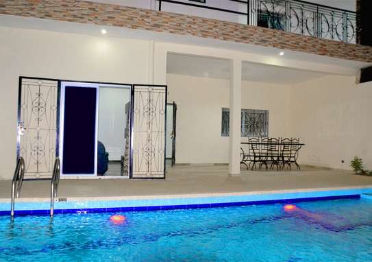NGAPAROU VILLA LUXUEUSE  CHAMBRE MEUBLE ACCES PISCINE image 5