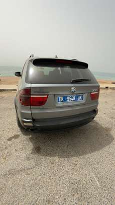 BMW X5 SUV gris métallisé spacieux et performant image 11