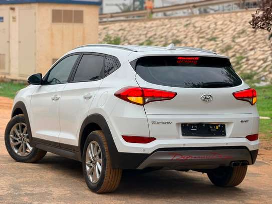 Hyundai tucson image 11