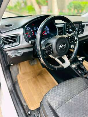 KIA RIO image 4