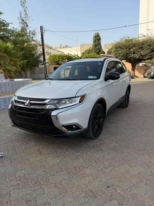 Mitsubishi outlander 2017 image 2