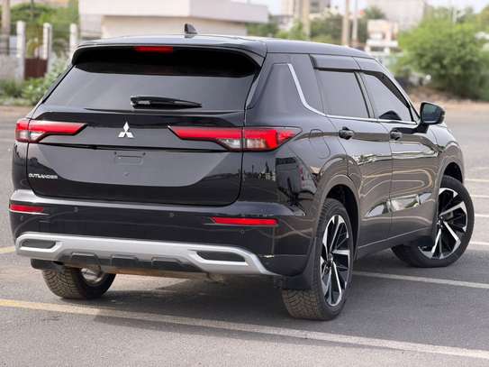 Mitsubishi outlander image 4