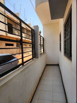 Villa R+1 à louer Mbao image 4