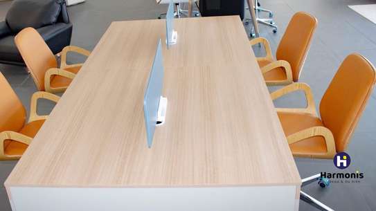 Des tables de bureau – Élégance, solidité et fonctionnalité image 9