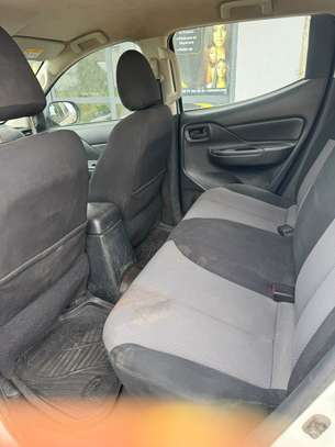 Pickup L200 état neuf image 7