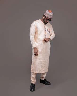 Tenue traditionnelle homme beige clair manches longues image 2