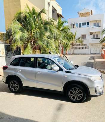 Suzuki Vitara SUV compact essence argent image 4