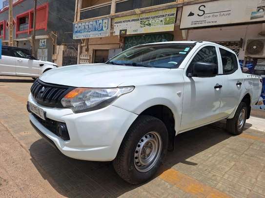 Mitsubishi l200 2018 image 2