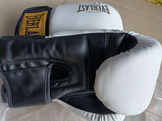 Gants de boxe Everlast EST. 1910 Worldwide – Blancs image 5