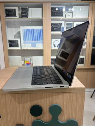 MacBook Pro 2023 14 Pouces - M3 Pro | 18GB RAM | 512 image 5