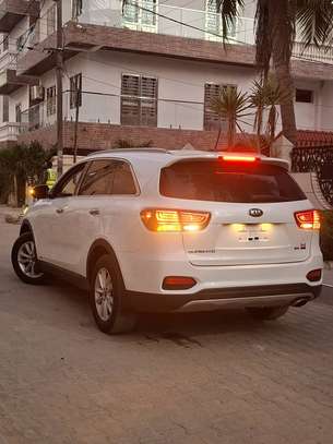 KIA SORENTO image 9