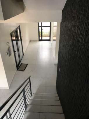 Villa à louer au rond-point ngaparou image 3