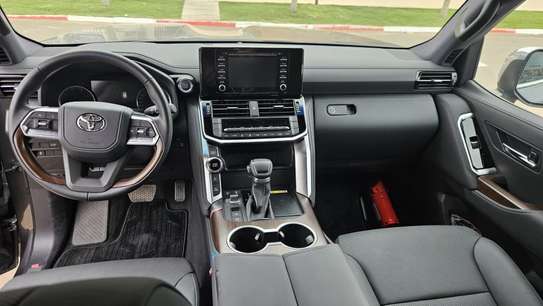 TOYOTA LAND CRUISER LC 300 2026 image 9