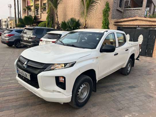 Mitsubishi L200 double cabine 2020 image 10