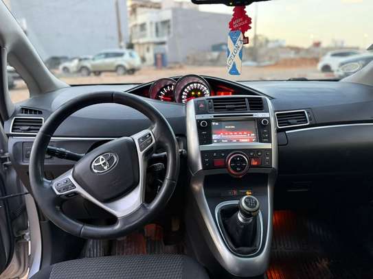 Toyota verso 7 place 2016 image 3