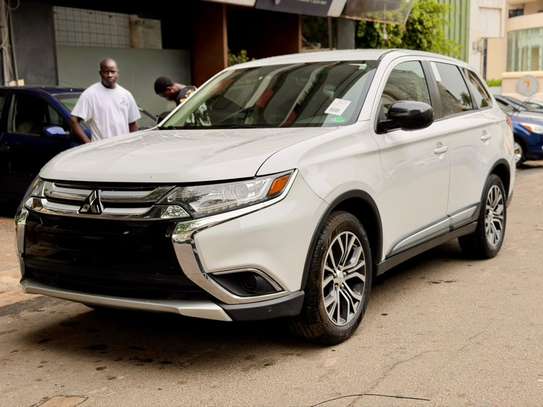 MITSUBISHI OUTLANDER 2017 image 8