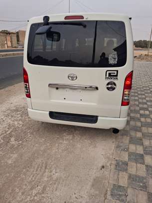 Mini bus Hiace image 5