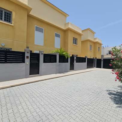 Villa R+1 d’Exception à Almadies 2 à vendre image 2