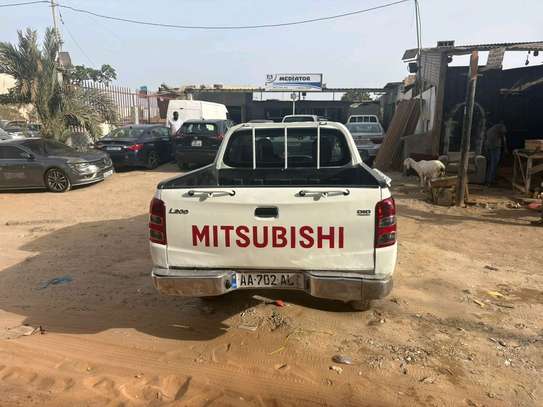 Mitsubishi l200 202 image 11