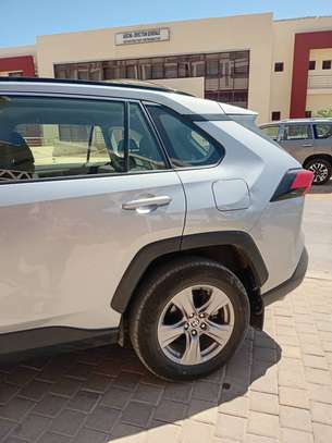 Toyota RAV4 image 4