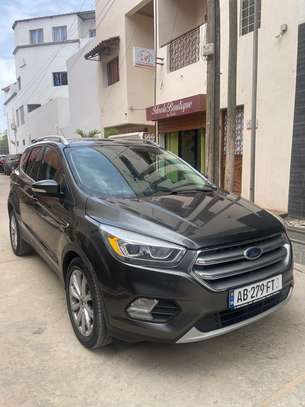 Ford Kuga 2017 gris foncé automatique essence image 4