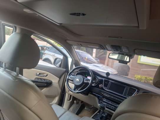 Kia Carnival 9 places image 3