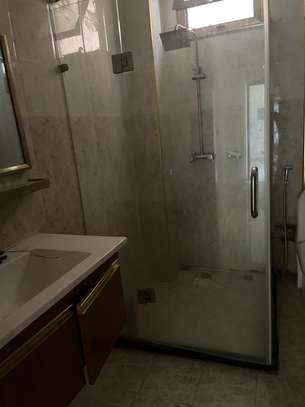 Appartement F4 à louer boulevard cheikh anta diop image 7