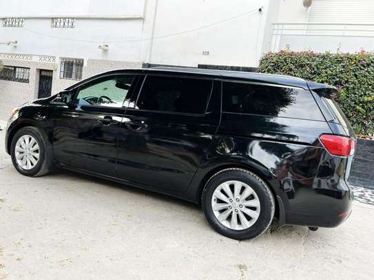 KIA SEDANO 8 places luxury image 5
