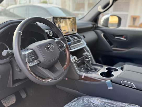 Toyota land cruiser VX image 13