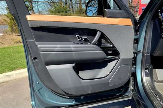 2025 Range Rover Sport P530 V8 Dynamic SE AWD image 13