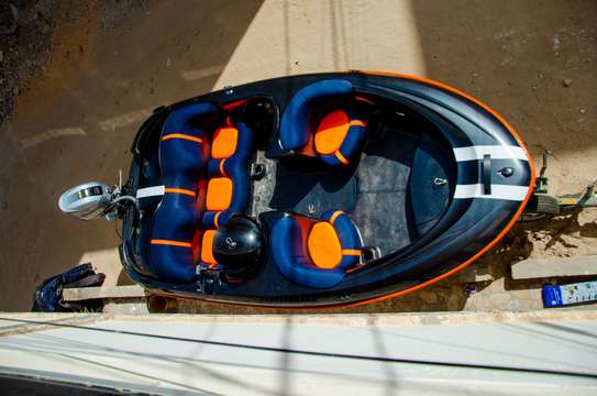 Bateau gonflable 4 places bleu-orange avec rames et gilets image 2